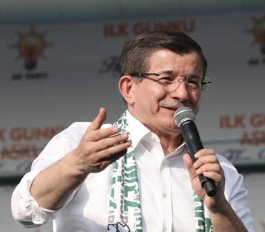 Konya Davutoğlu'nu bağrına bastı 67