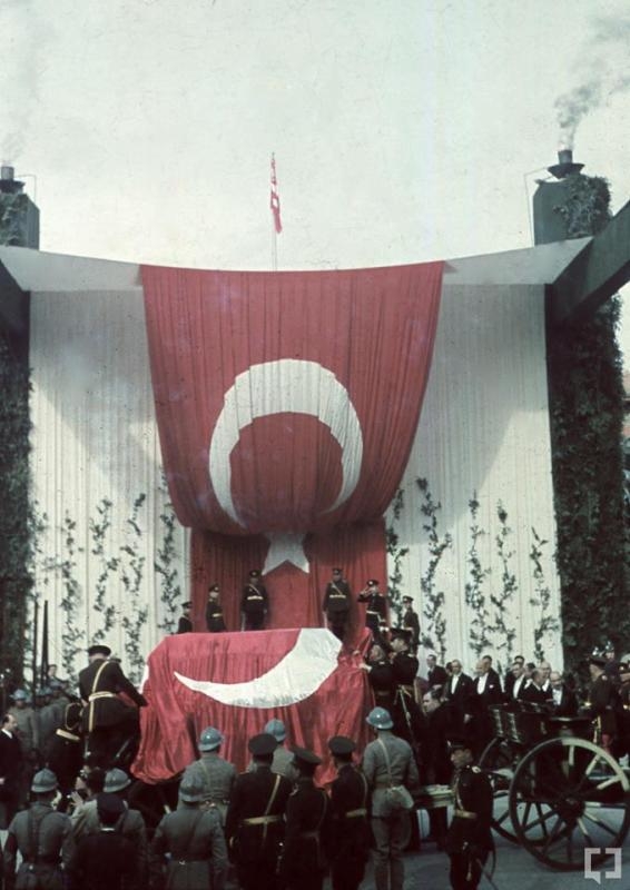 Atatürk’ün naaşının orjinal nakil fotoğrafları 6