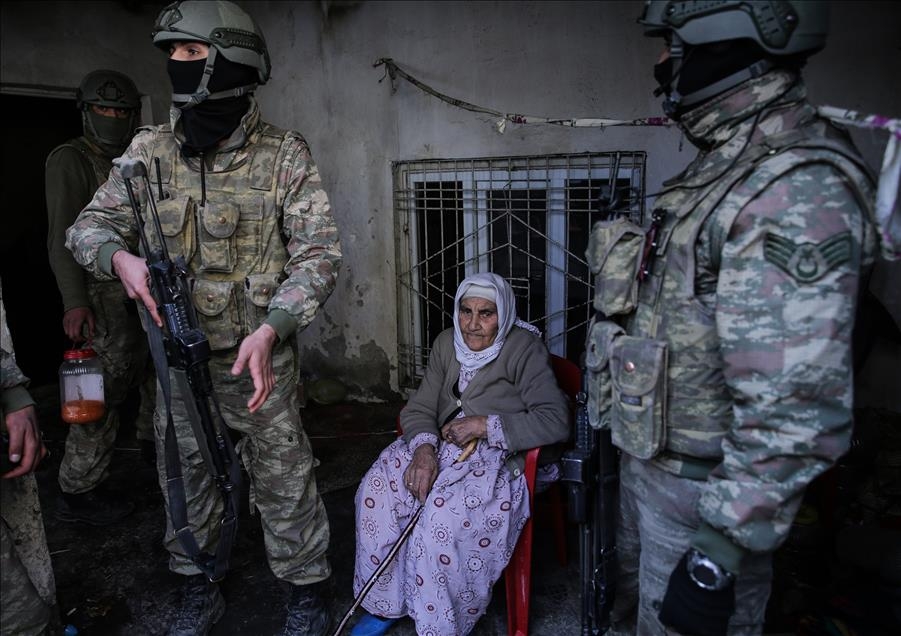 TERÖR  MAĞDURU AİLEYİ MEHMETÇİK KURTARDI 4