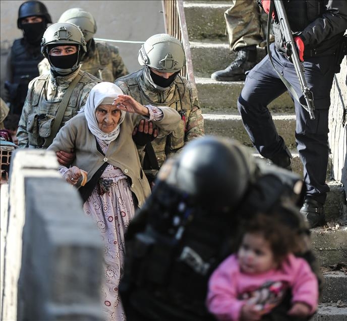 TERÖR  MAĞDURU AİLEYİ MEHMETÇİK KURTARDI 8