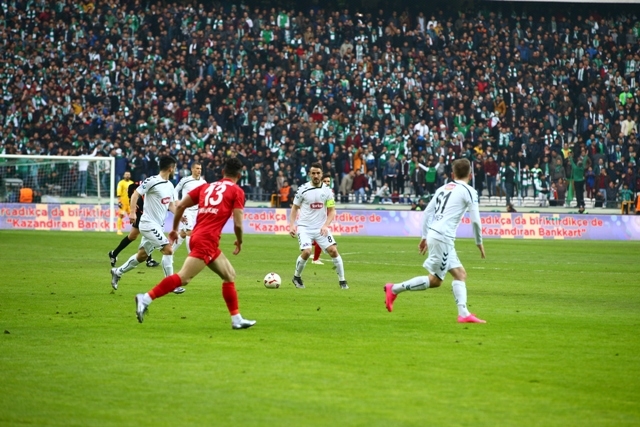 KONYASPOR KUPADA ÇEYREK FİNALDE 12