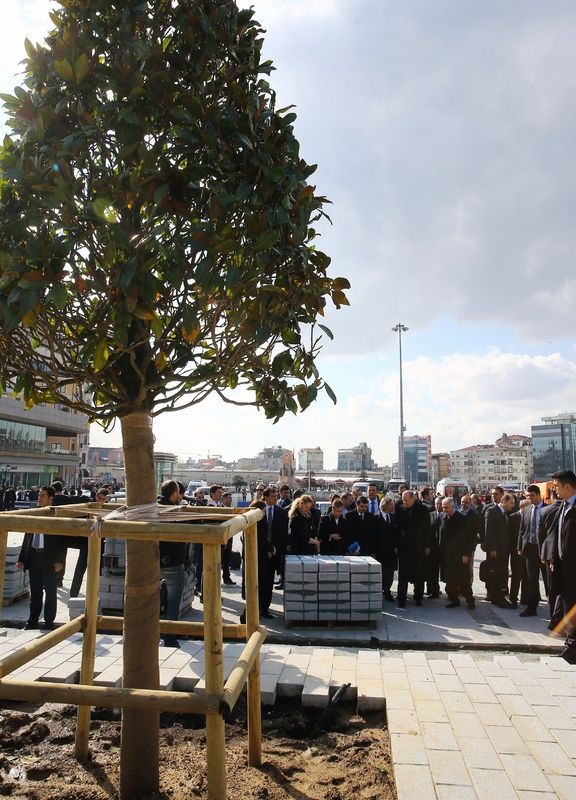 Cumhurbaşkanı Erdoğan Taksim’de 22