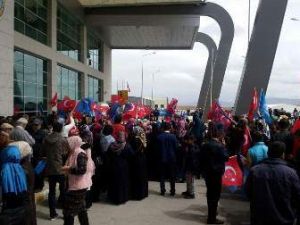 Konya'da Davutoğlu'na büyük karşılama