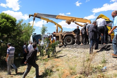 Öğrencileri taşıyan midibüs devrildi: 1 ÖLÜ, 20 YARALI 1