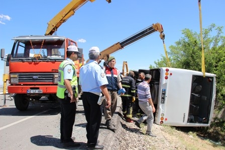 Öğrencileri taşıyan midibüs devrildi: 1 ÖLÜ, 20 YARALI 12