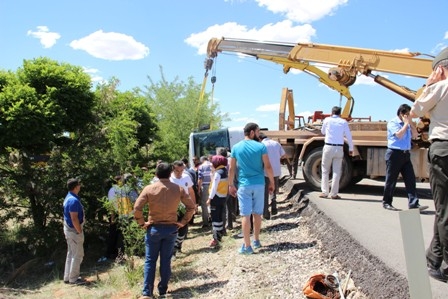 Öğrencileri taşıyan midibüs devrildi: 1 ÖLÜ, 20 YARALI 14