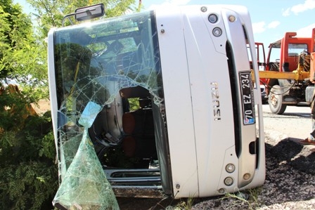Öğrencileri taşıyan midibüs devrildi: 1 ÖLÜ, 20 YARALI 2