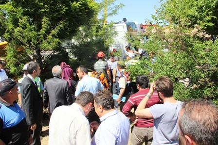 Öğrencileri taşıyan midibüs devrildi: 1 ÖLÜ, 20 YARALI 6