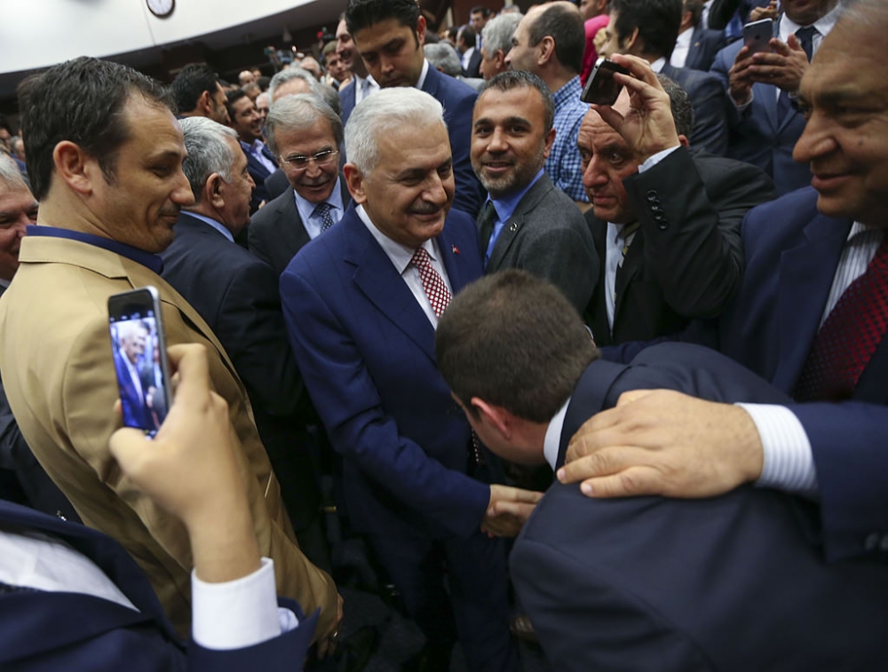 AK Parti'liler Yıldırım'ı böyle kutladı 2
