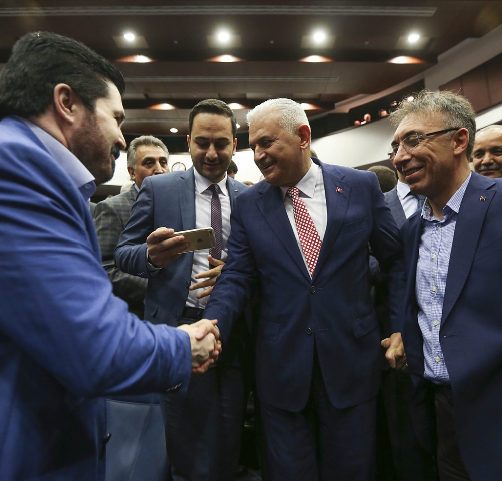 AK Parti'liler Yıldırım'ı böyle kutladı 3