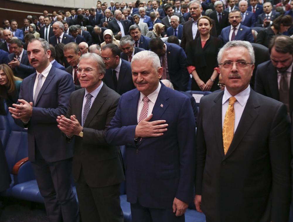 AK Parti'liler Yıldırım'ı böyle kutladı 7
