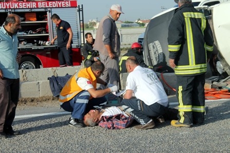 Konya'da Minibüs ile Otomobil Çarpıştı: 1 Ölü 1