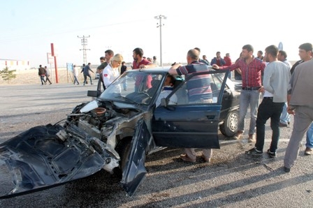 Konya'da Minibüs ile Otomobil Çarpıştı: 1 Ölü 4