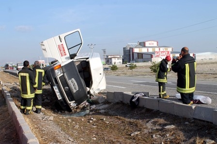 Konya'da Minibüs ile Otomobil Çarpıştı: 1 Ölü 8