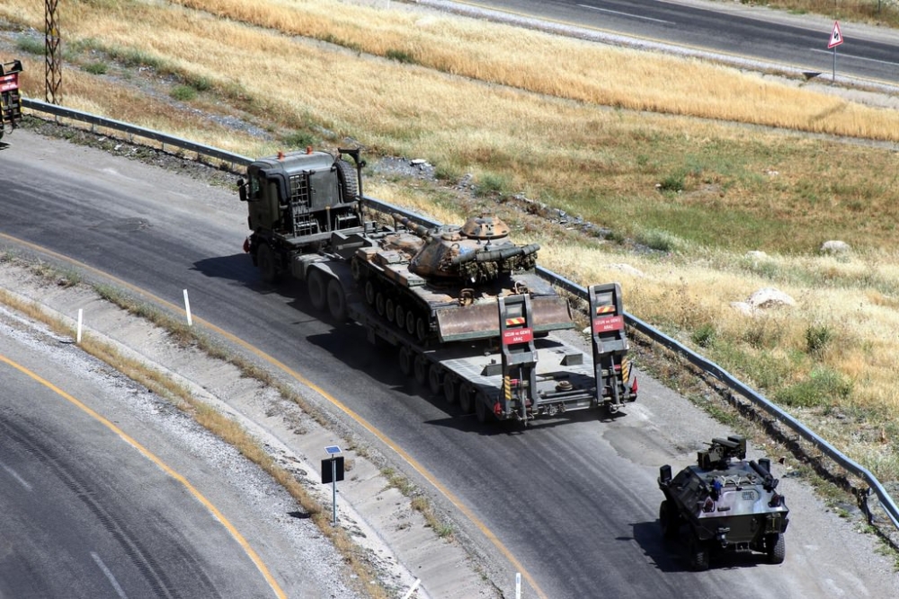 Tanklar üslerine geri dönüyor 11