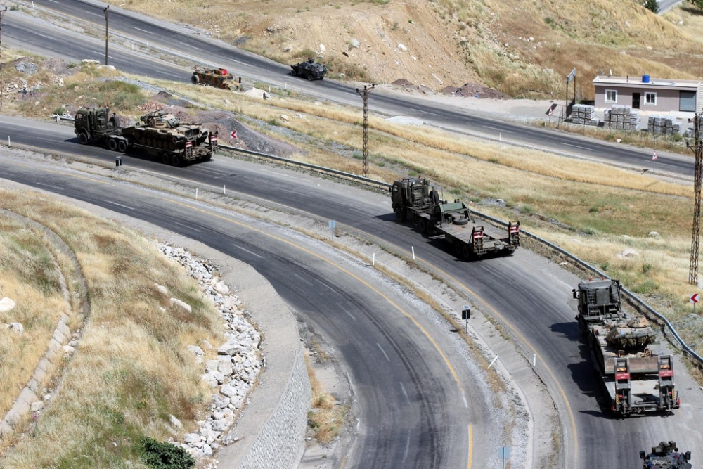 Tanklar üslerine geri dönüyor 13
