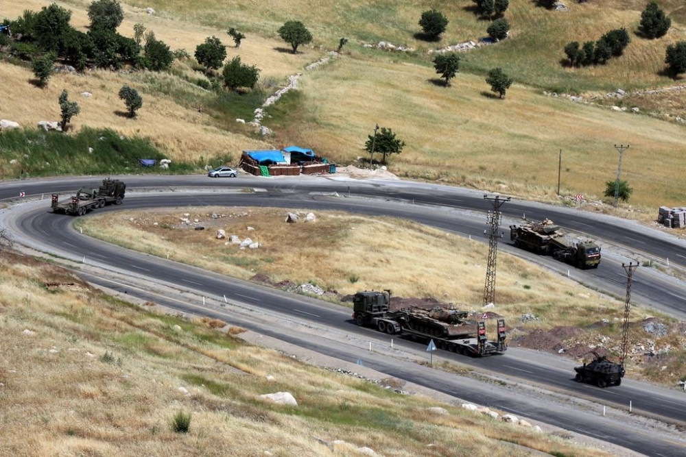 Tanklar üslerine geri dönüyor 18