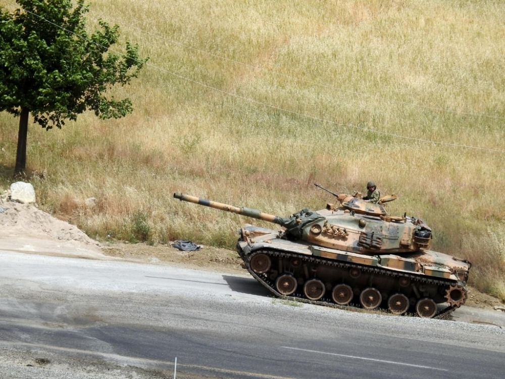 Tanklar üslerine geri dönüyor 19