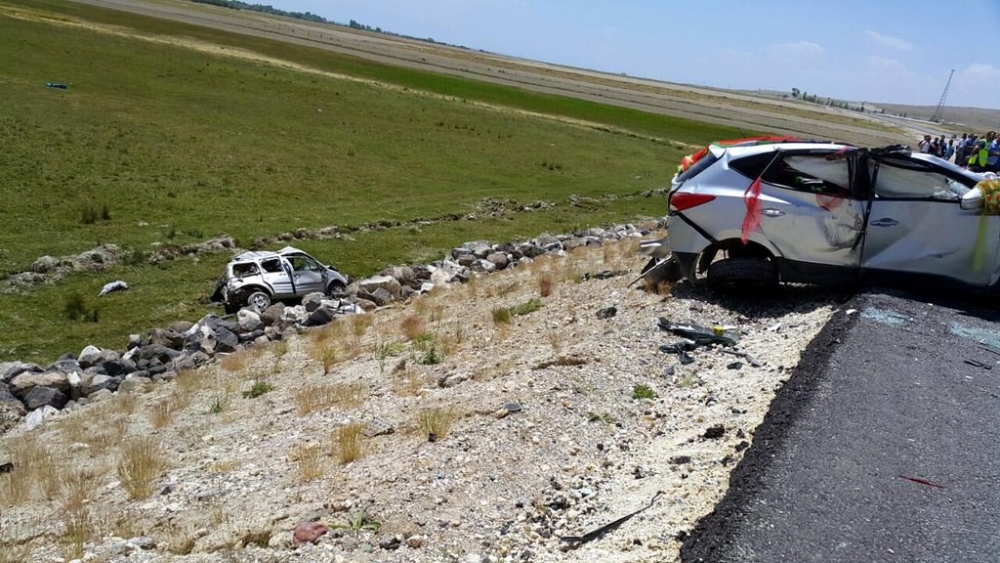 Düğün konvoyunun mutluluğu yarım kaldı: 20 yaralı 20