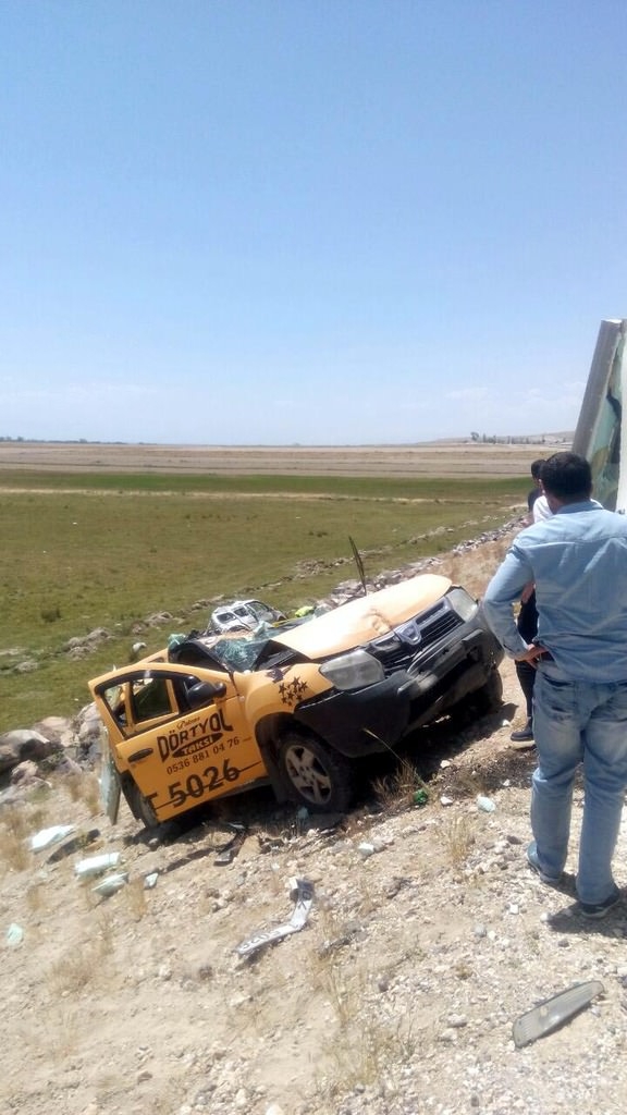 Düğün konvoyunun mutluluğu yarım kaldı: 20 yaralı 22