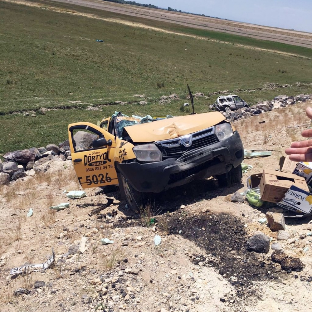 Düğün konvoyunun mutluluğu yarım kaldı: 20 yaralı 5