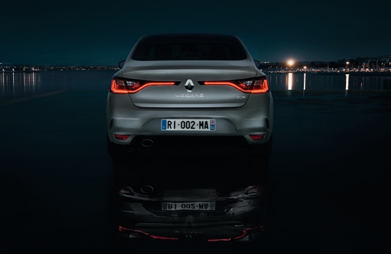 İşte yeni Megane Sedan 10