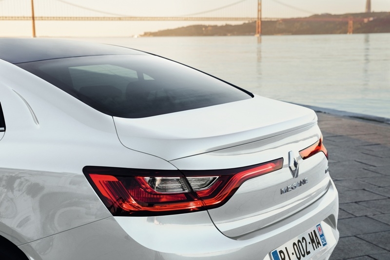 İşte yeni Megane Sedan 7