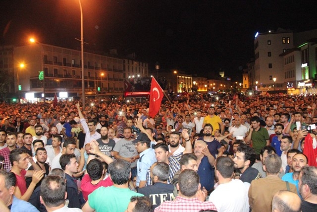 KONYA CADDELERE MEYDANLARA AKTI 23