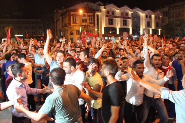 KONYA CADDELERE MEYDANLARA AKTI 24