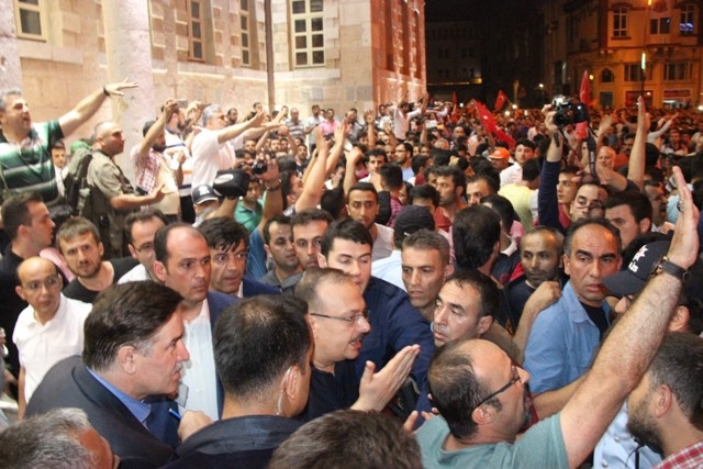 KONYA CADDELERE MEYDANLARA AKTI 25