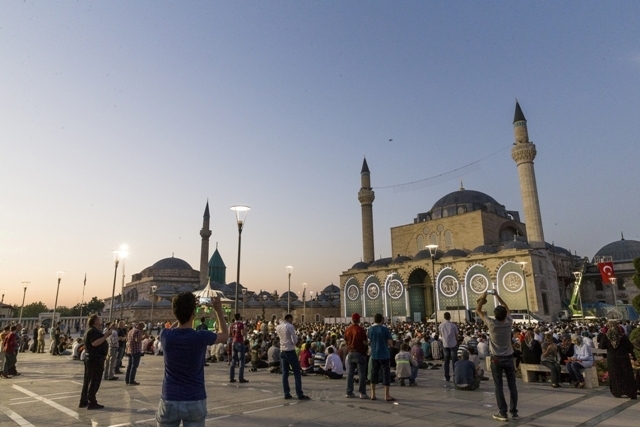 KONYA CADDELERE MEYDANLARA AKTI 27