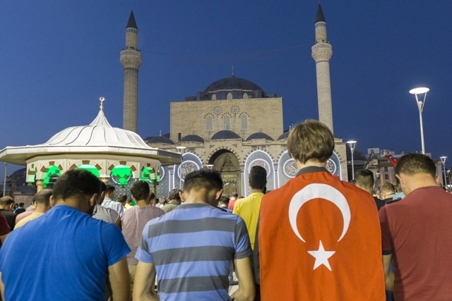 KONYA CADDELERE MEYDANLARA AKTI 28