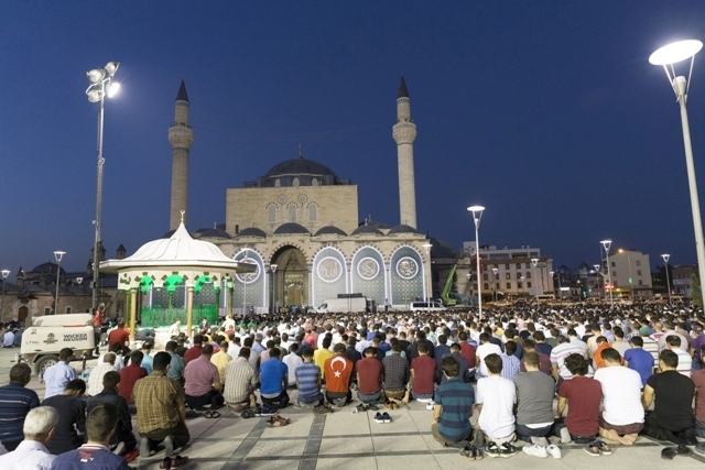 KONYA CADDELERE MEYDANLARA AKTI 29