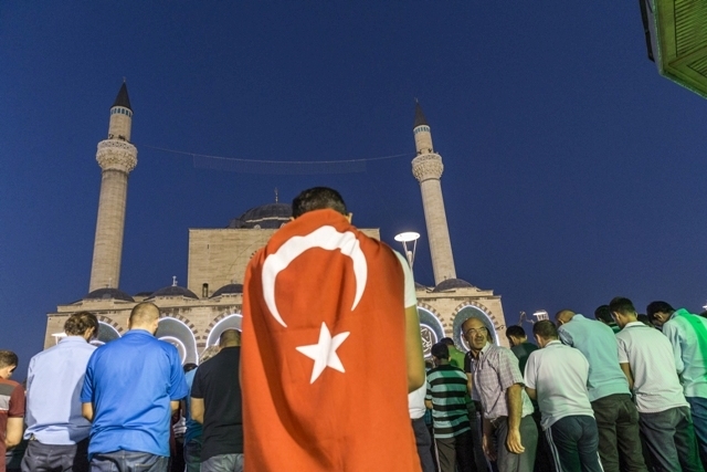 KONYA CADDELERE MEYDANLARA AKTI 30