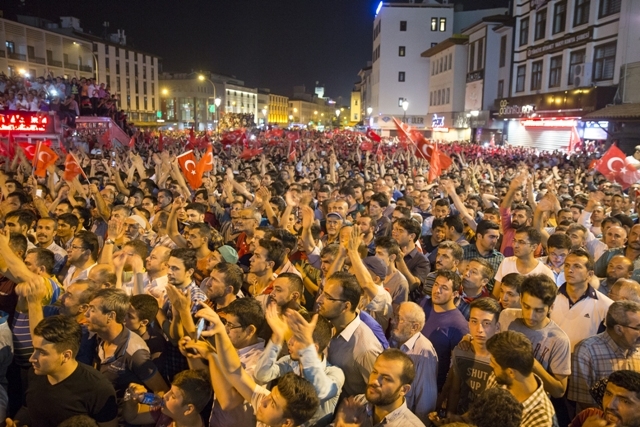 KONYA CADDELERE MEYDANLARA AKTI 35