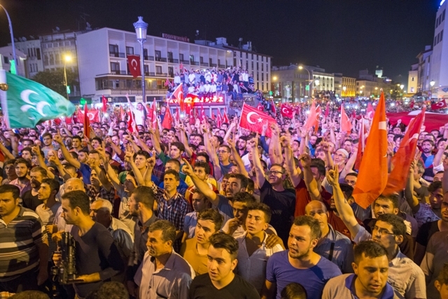 KONYA CADDELERE MEYDANLARA AKTI 38