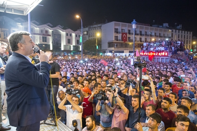 KONYA CADDELERE MEYDANLARA AKTI 39