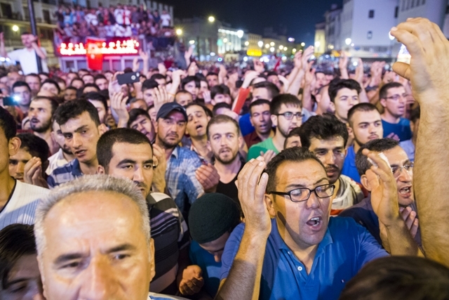 KONYA CADDELERE MEYDANLARA AKTI 41