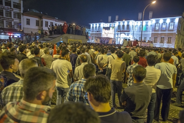 KONYA CADDELERE MEYDANLARA AKTI 42
