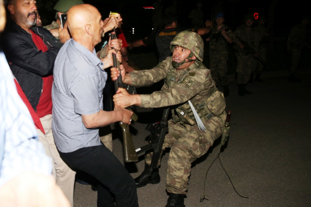 MİLLET DARBEYE GEÇİT VERMEDİ 107
