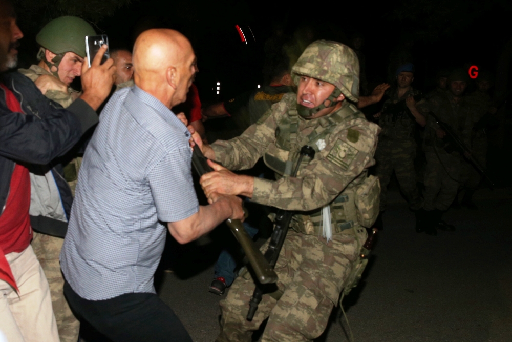 MİLLET DARBEYE GEÇİT VERMEDİ 108