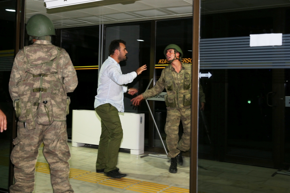 MİLLET DARBEYE GEÇİT VERMEDİ 112