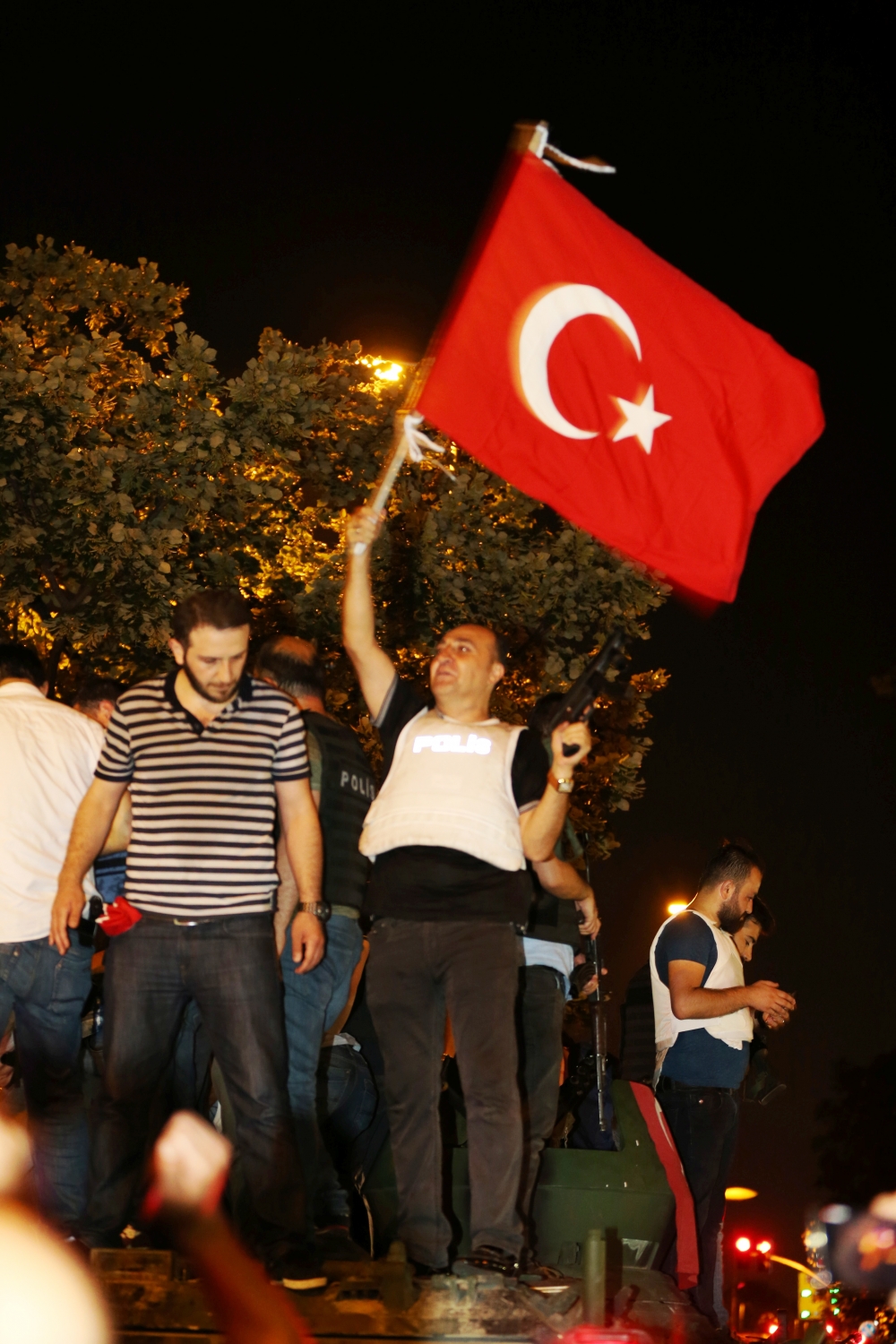 MİLLET DARBEYE GEÇİT VERMEDİ 128