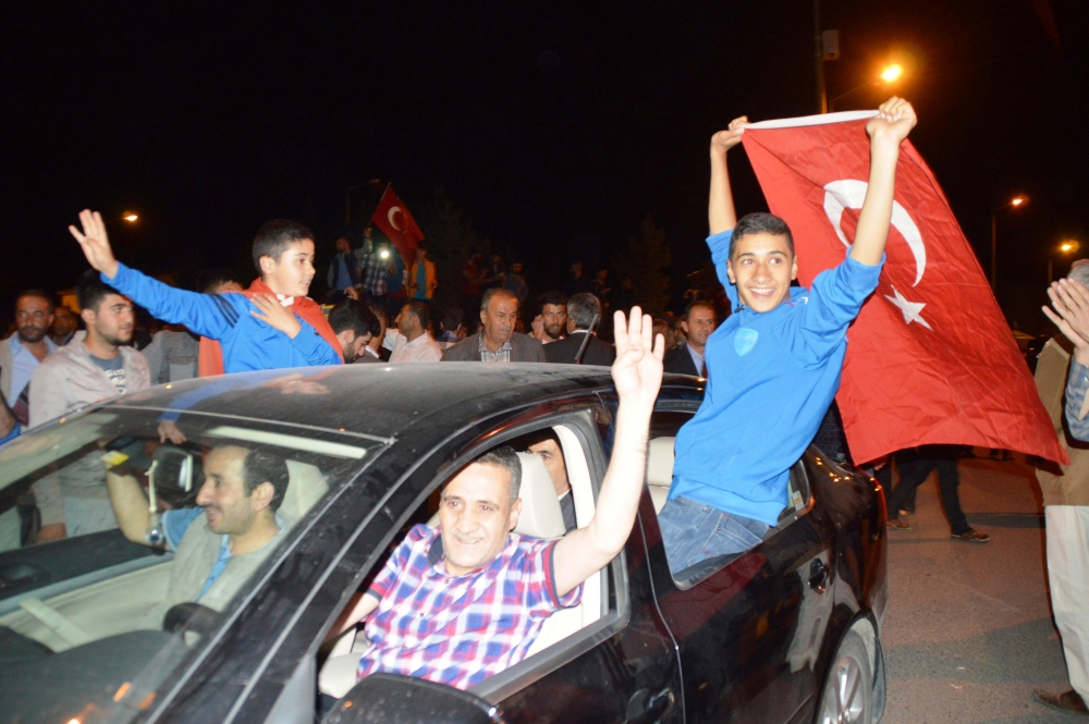 MİLLET DARBEYE GEÇİT VERMEDİ 138