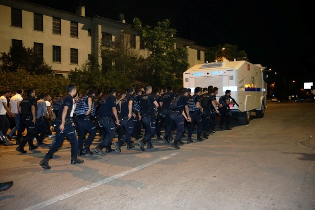 MİLLET DARBEYE GEÇİT VERMEDİ 143