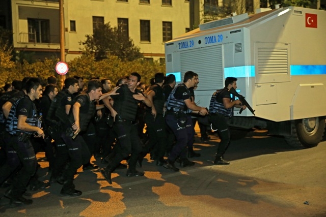 MİLLET DARBEYE GEÇİT VERMEDİ 144