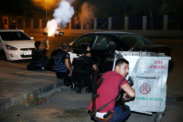 MİLLET DARBEYE GEÇİT VERMEDİ 146