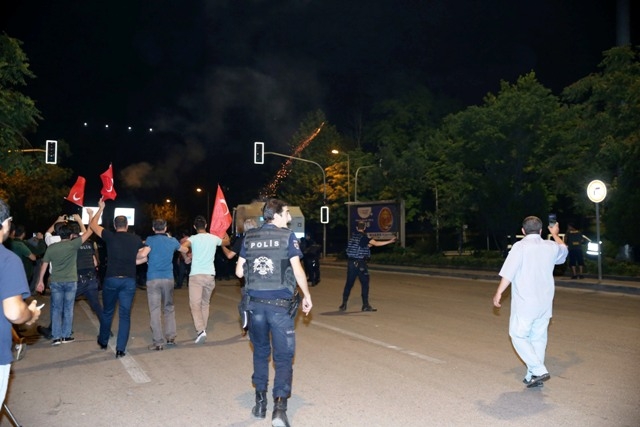 MİLLET DARBEYE GEÇİT VERMEDİ 150