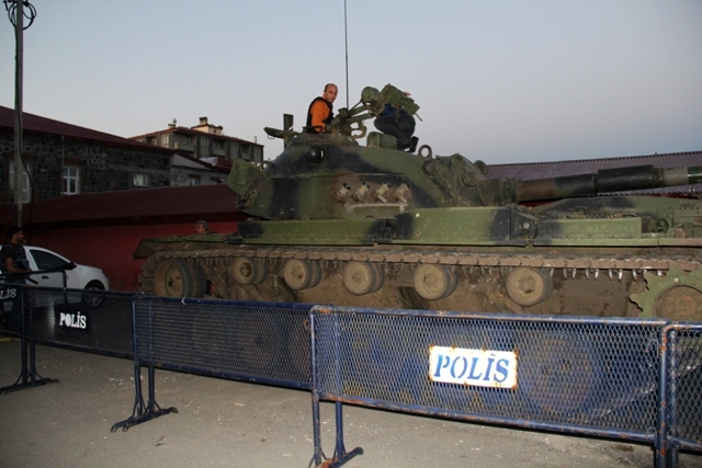 MİLLET DARBEYE GEÇİT VERMEDİ 151