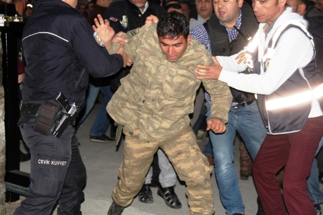 MİLLET DARBEYE GEÇİT VERMEDİ 152